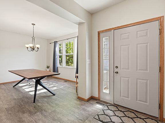 3rd image of 2436 Geneva Ln