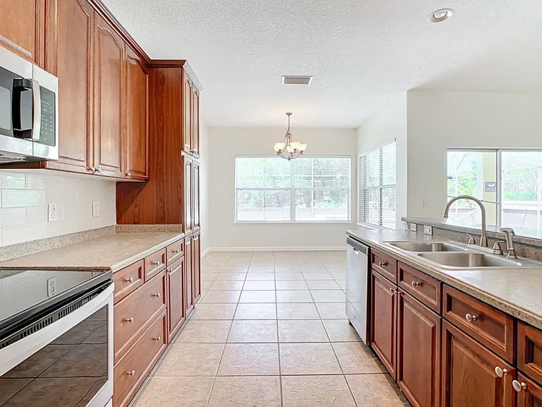 10809 Masters Dr — Photo 27