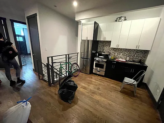 Rented by Delmark Realty LLC | media 34