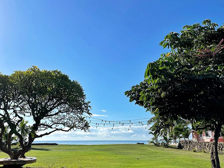 Step onto your private lawn right before you plunge into the Pacific.