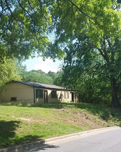 985 East St SE #B Photo 1