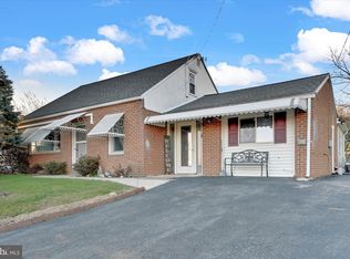 1082 W Leesport Rd, Leesport, PA 19533