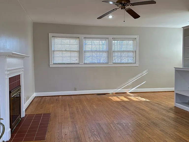 653 Montclair Dr — Photo 3