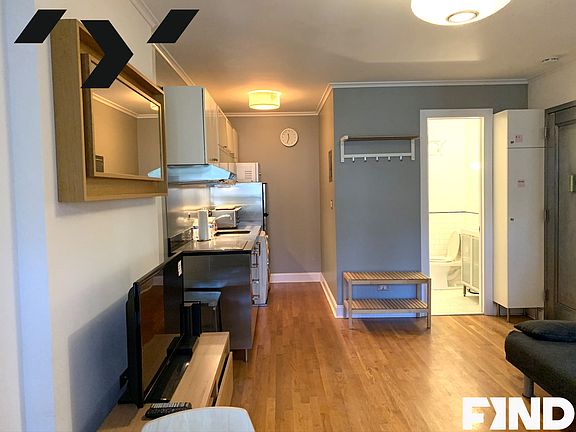 5th image of 129 E 60th St #4R