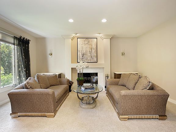 5th image of 437 Thorngate Ln
