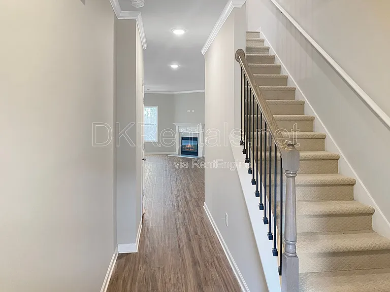 5108 Fox Den Rd — Photo 3