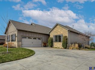 10108 Edge Water Ln, Lincoln, NE 68527