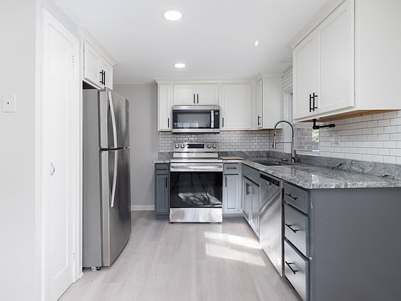 4th image of 121 Highland Ave