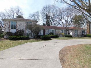 3111 E Lake Dr N, Elkhart, IN 46514