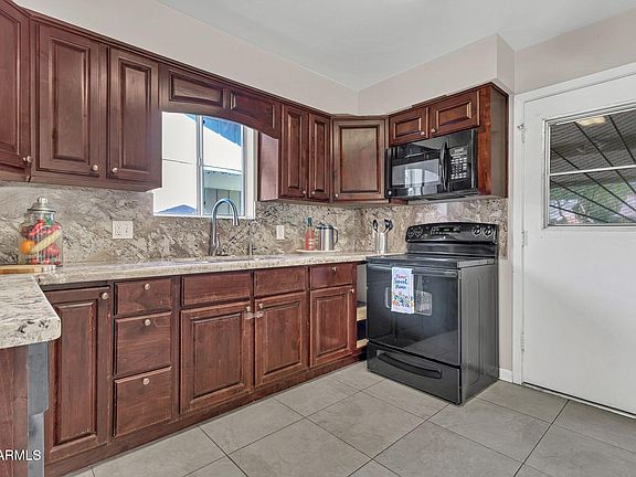 4th image of 3302 E PINCHOT Avenue #9