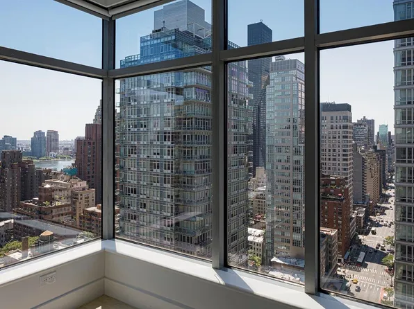 250 East 54th Street image 15 of 21