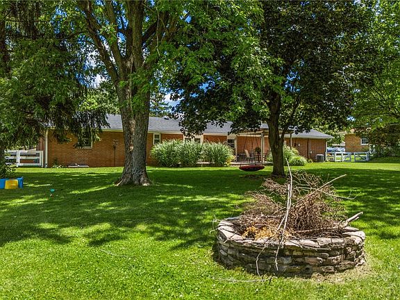 4th image of 2616 N Emerald Dr