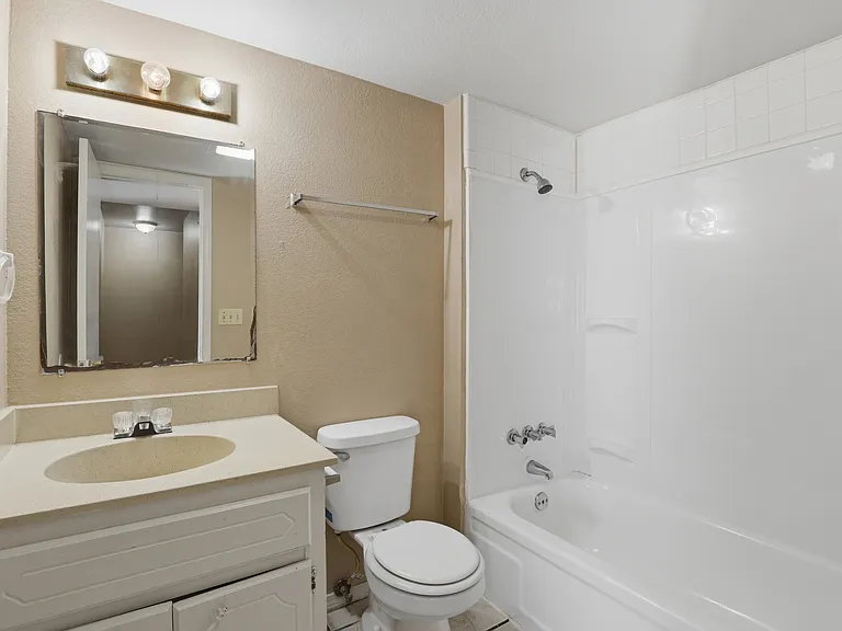 1628 Claudia Dr — Photo 6