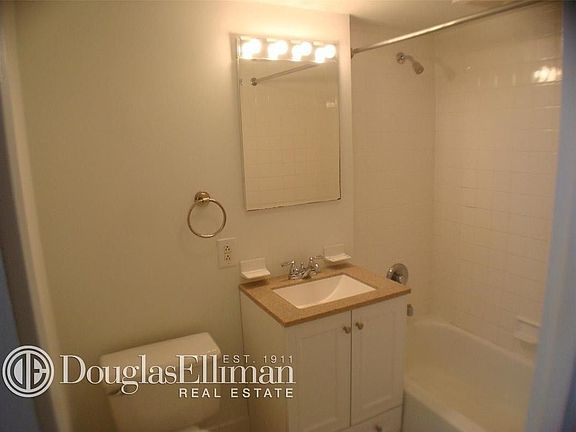 4th image of 617 E 11th St APT C4
