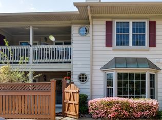 6045 Essex House Sq #A, Alexandria, VA 22310