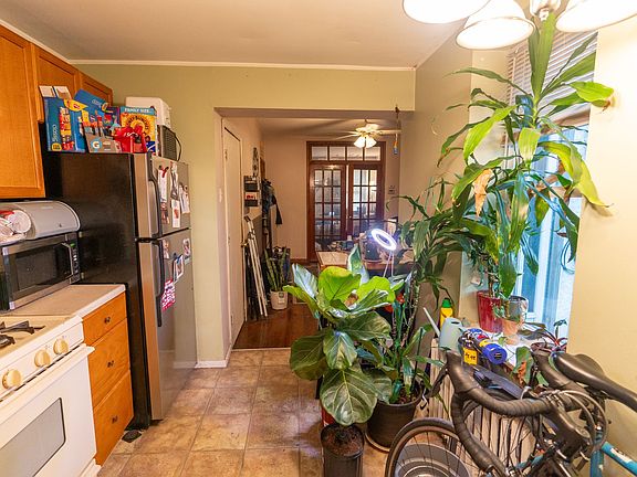 5th image of 318 Manton St #1