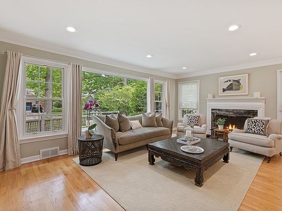 5th image of 421 Lakeside Pl