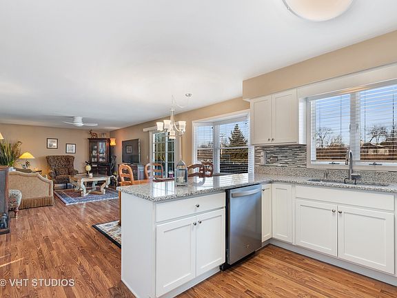 3rd image of 1600 Old Barn Cir
