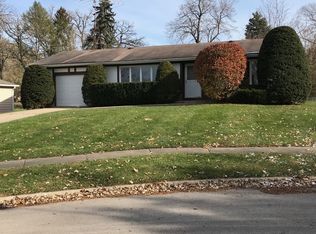 1002 Essex Ct, McHenry, IL 60050