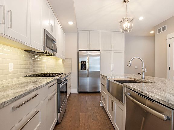 4th image of 305 Franklin St