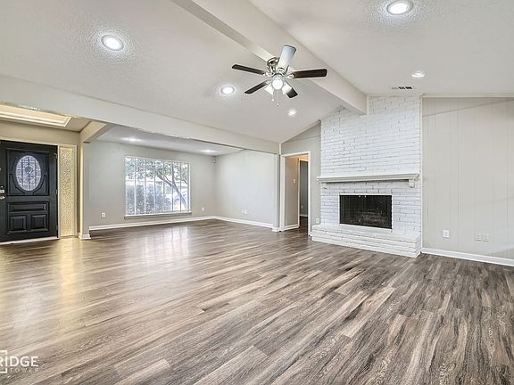 4th image of 2809 Pinehurst Dr