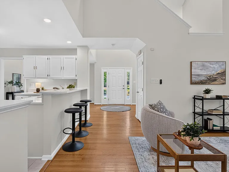 212 Mint Hill Dr — Photo 3