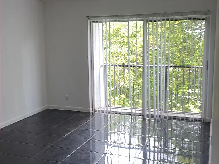 8540 N Sherman Cir #504 — Photo 3