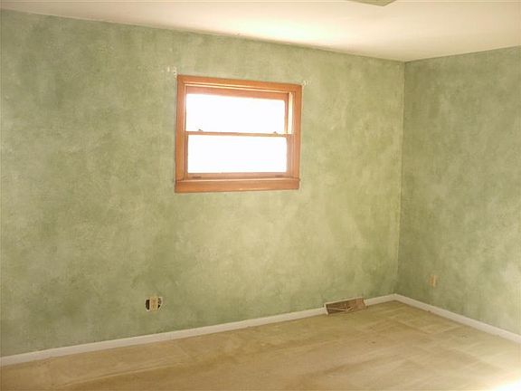 5th image of 8444 Meadowlark Ct