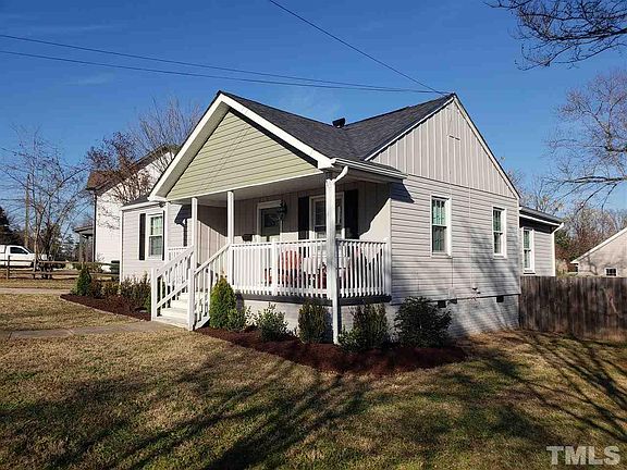 2nd image of 702 Colleton Rd