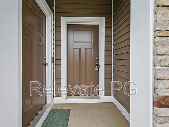 2nd image of 636 Brookwood Glen Ter #B