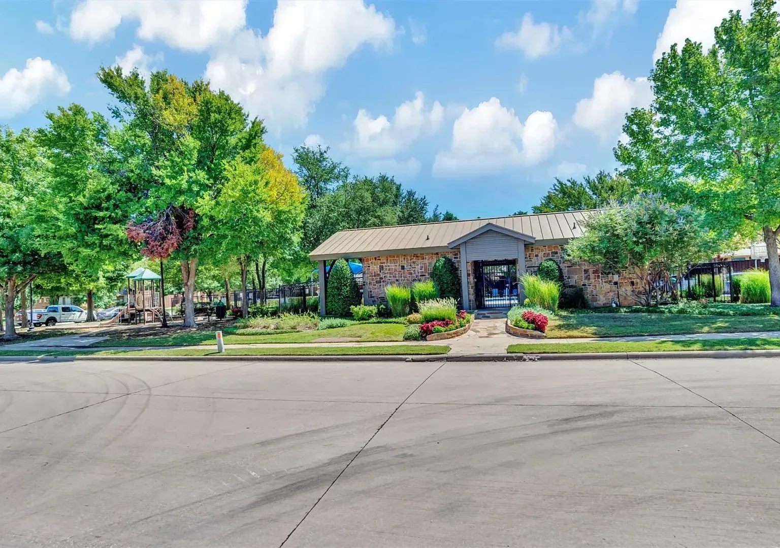 1601 Long Prairie Court — Photo 4