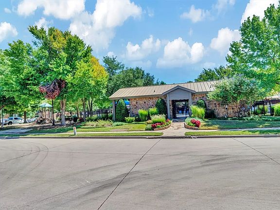 4th image of 1601 Long Prairie Ct