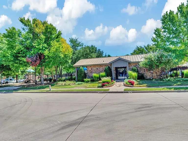 1601 Long Prairie Ct — Photo 4