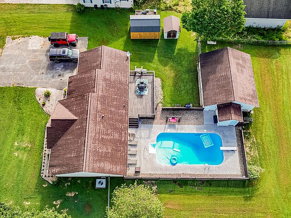3rd image of 149 Hartland Dr