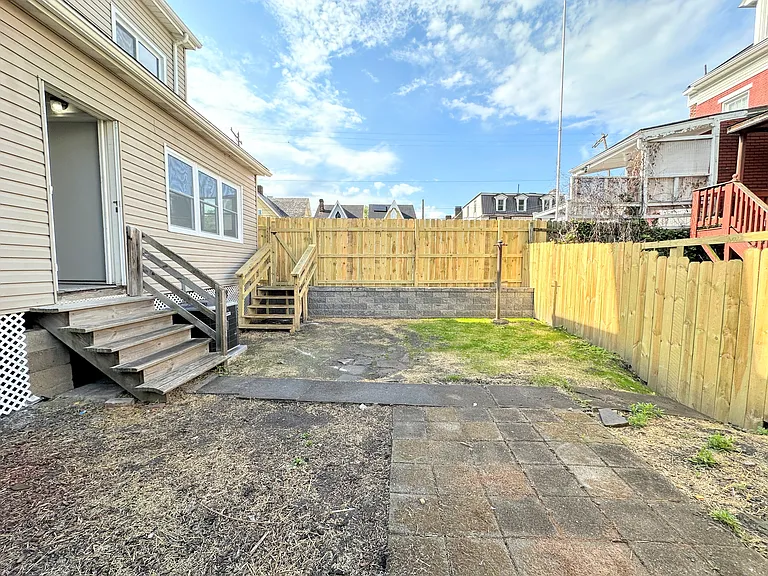 209 Mary St — Photo 29