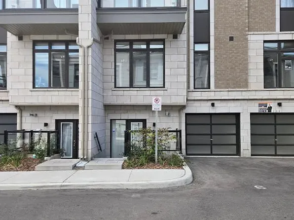 30 Halliford Pl #202, Brampton, ON L6P 4R1