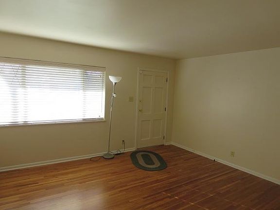 2nd image of 511 Sandalwood Dr