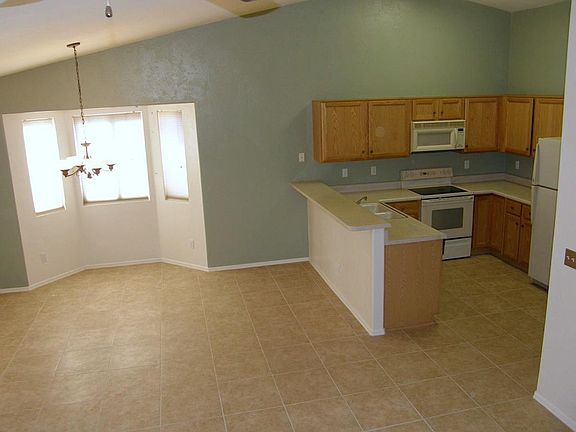 Dining area and kitchen are separated by a nice breakfast no