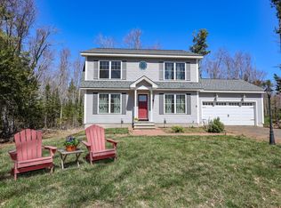 2 Oliver Ln, Kennebunk, ME 04043