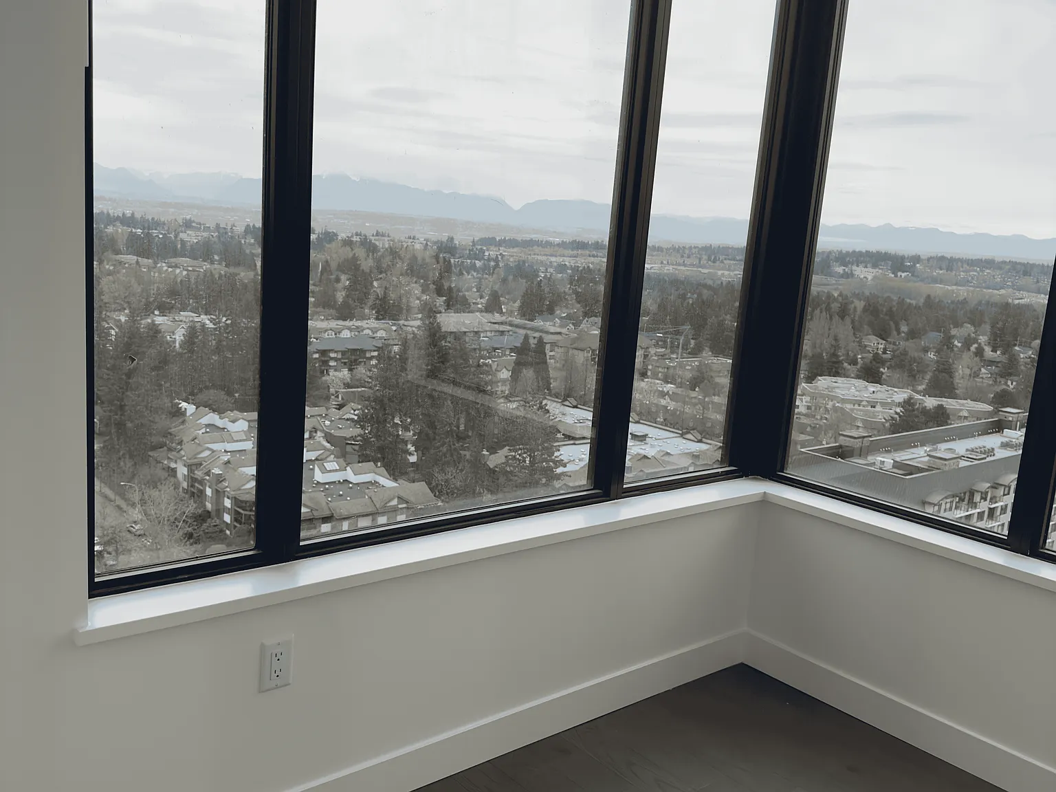 3 bed, 1023 sqft, $4,000 — Photo 3