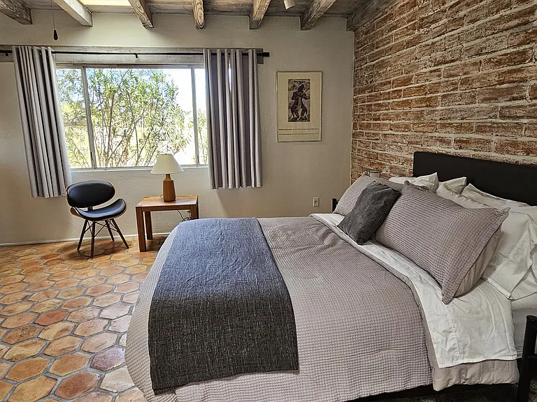 MBR has king size mattress, luxury bedding and linens.