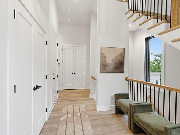 5th image of 41 W 14th St