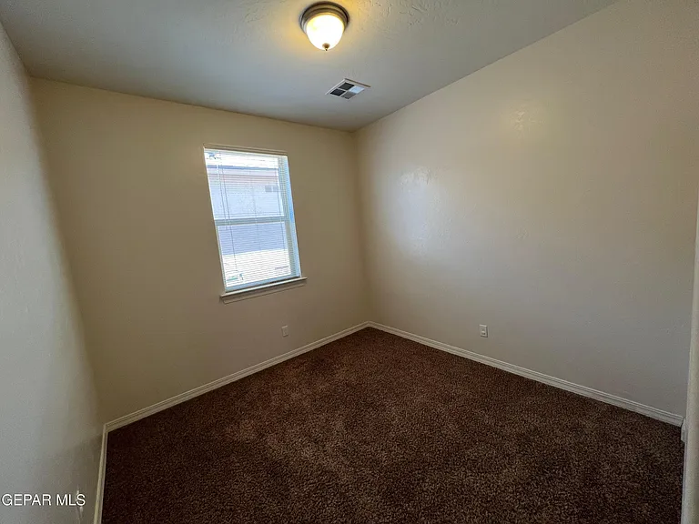 147 N Manzanita Dr — Photo 5