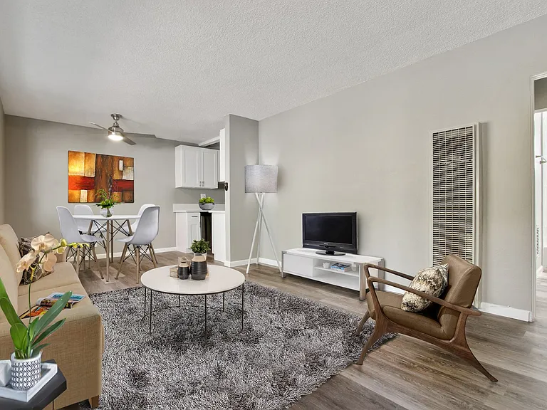 Third Avenue Apartments — Photo 20