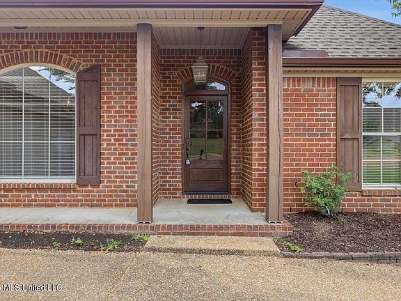 2nd image of 400 N Haven Ct