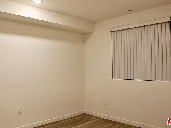 3rd image of 1025 S Berendo St #203