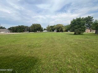 1207 S 2nd St, Milbank, SD 57252