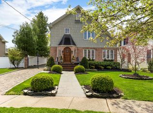 57 Meadowbrook Rd, Syosset, NY 11791