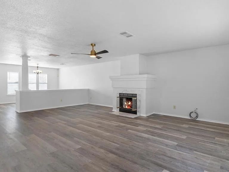 1021 Bridgemont Pl — Photo 3