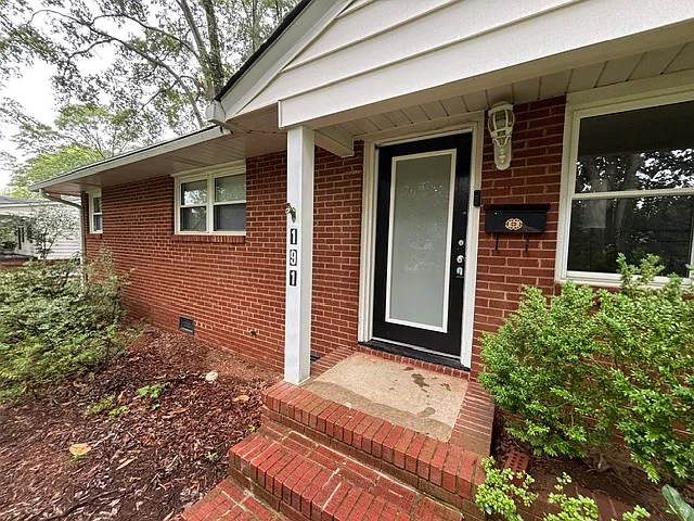 3 bed, 1118 sqft, $1,725 — Photo 3
